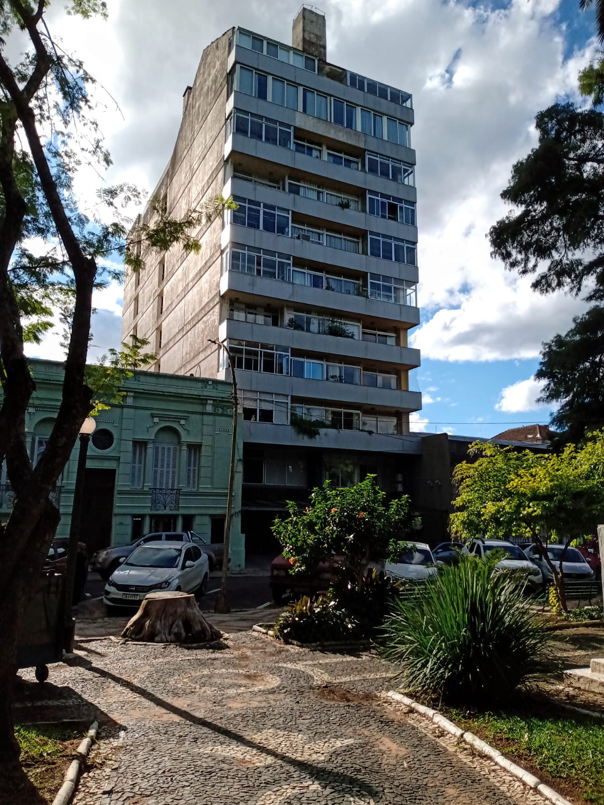 Imóveis Chagas Santana do Livramento - Centro - Apartamento Amplo Central Frente Praça Gal. Osório