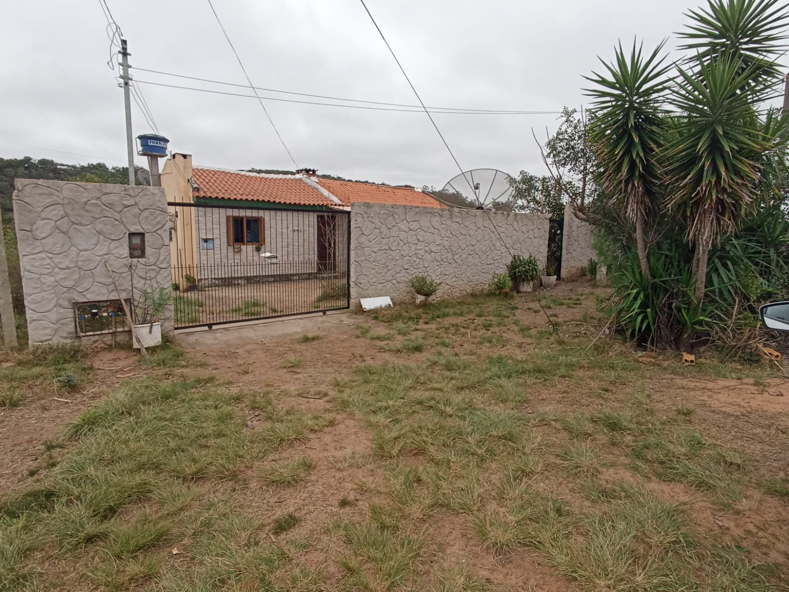 Sitio com Ampla Casa em Terreno com 2070 m²