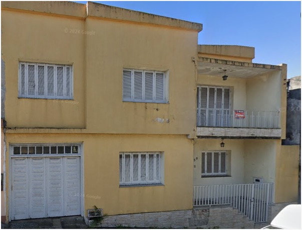 Ampla Casa Central Próximo a Av. João Goularte