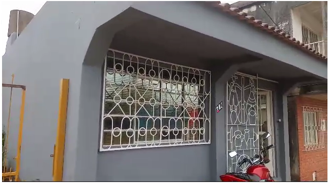 Casa e Um terreno Lindeiro, na Vila Queirolo