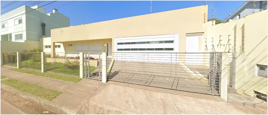 Ampla Casa em Amplo Terreno em Bairro Nobre