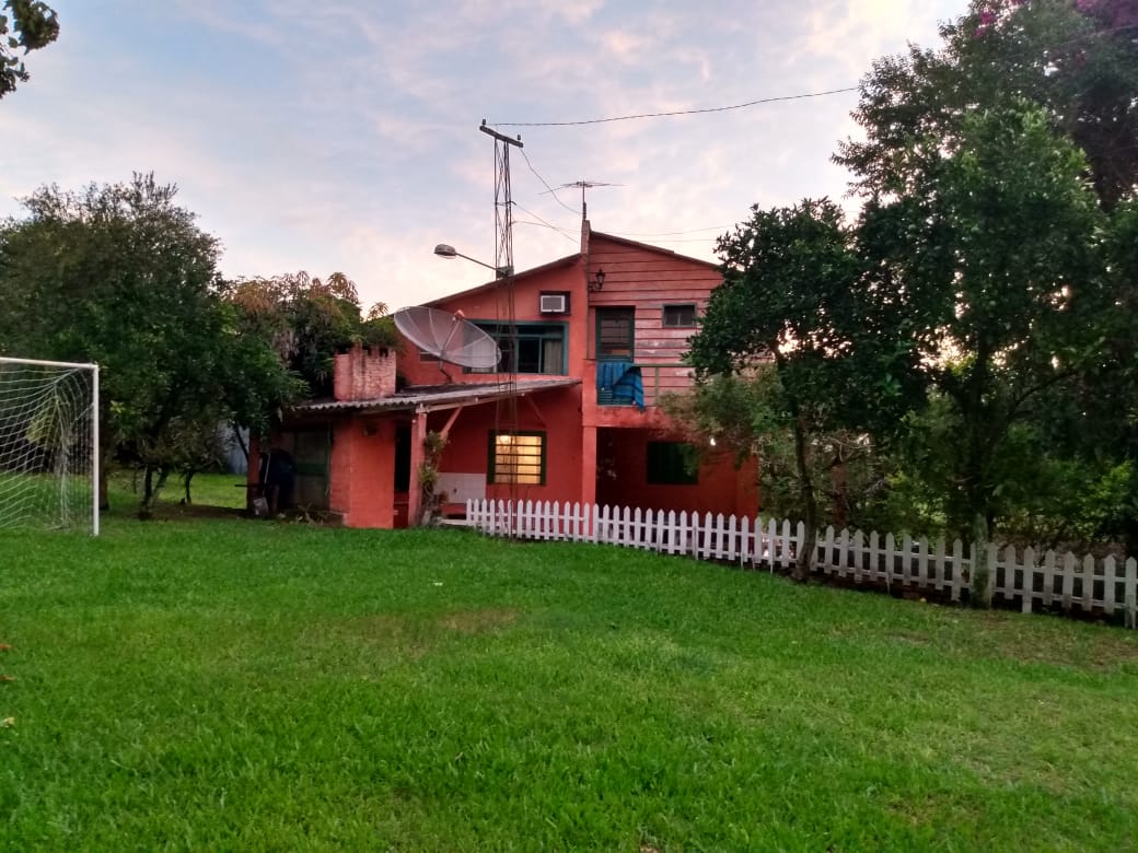 Casa com Ampla Área de Lazer no Cond. Amigos do Caixeiral