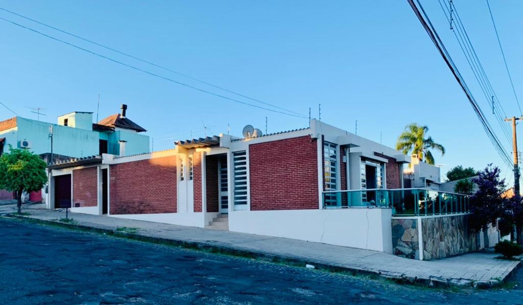 Casa em Esquina na Av. 24 de maio