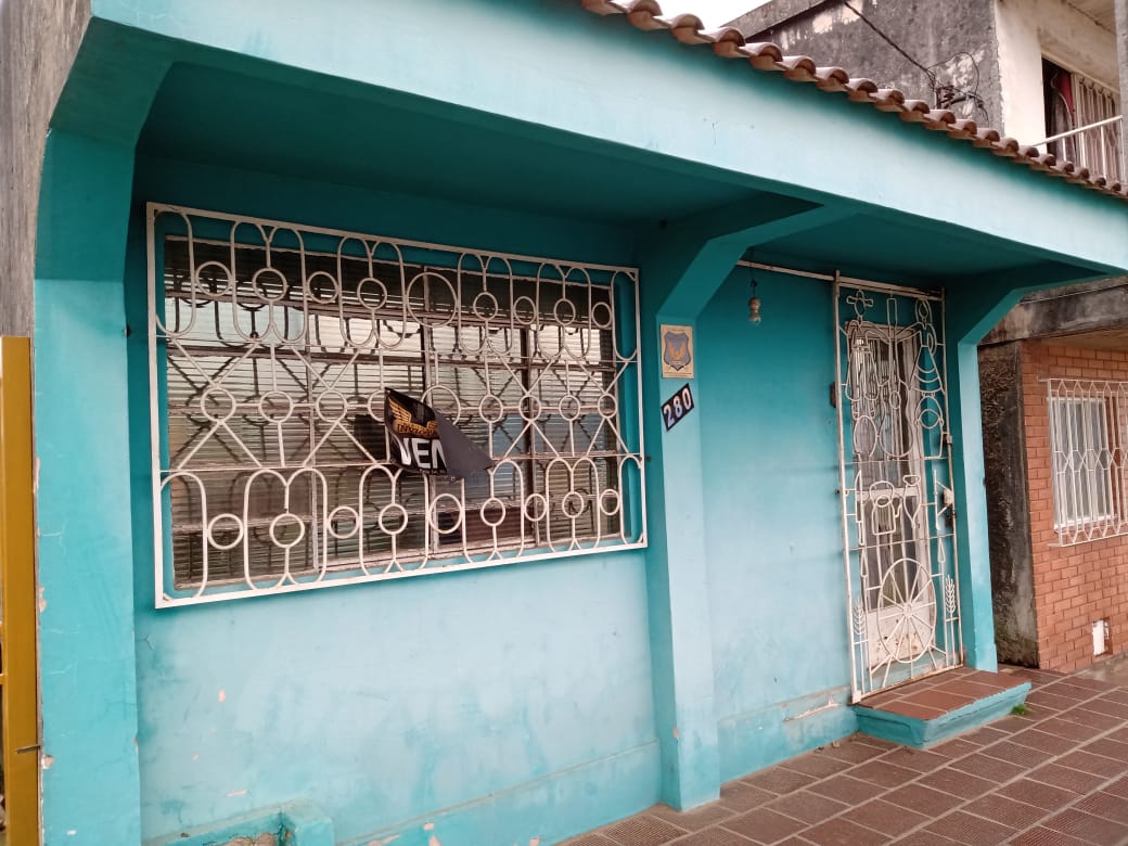 Imóveis Chagas Santana do Livramento - Vila Queirolo - Casa e Um Terreno Lindeiro aos Fundos
