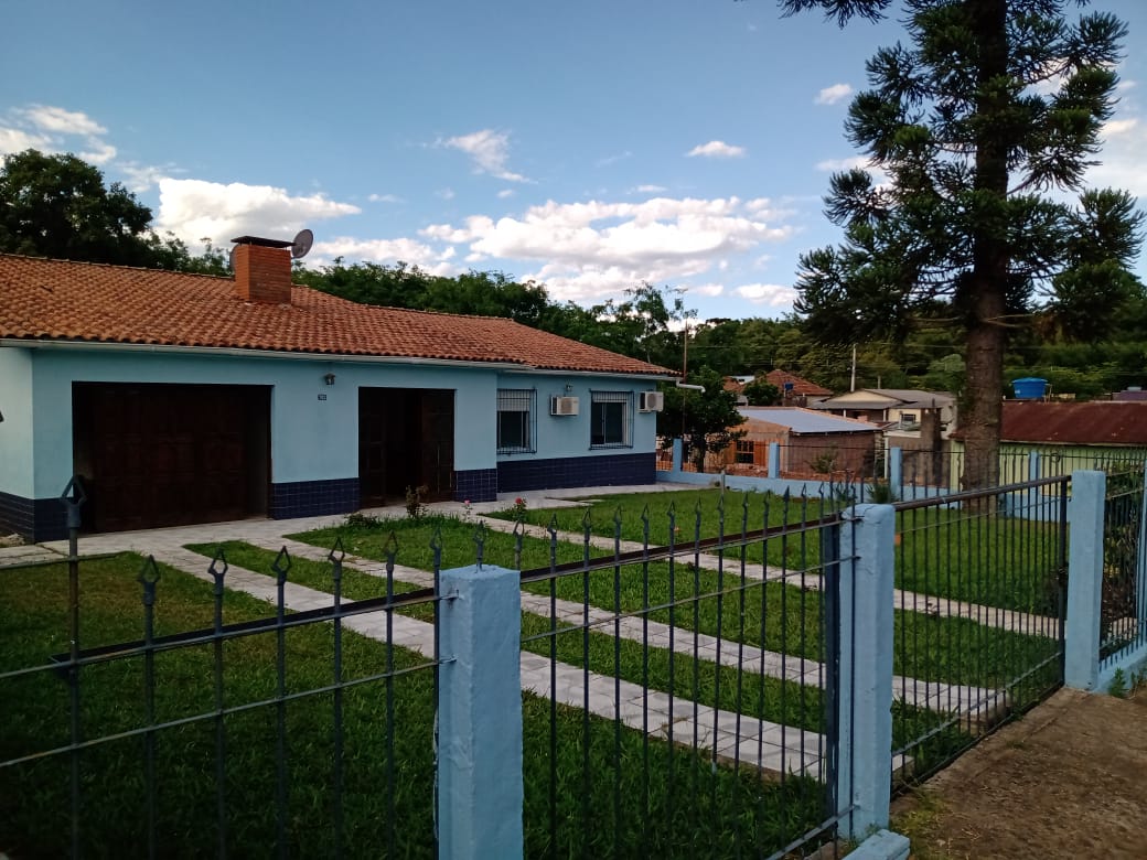 Imóveis Chagas Santana do Livramento - Armour - Ampla Casa em Terreno com 1980 m²